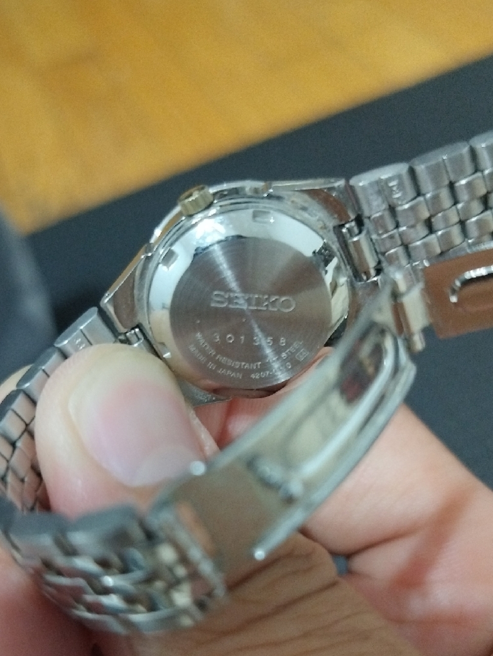 Seiko Silver Bracelet Watch with Gold Dial - Picture 2 of 4